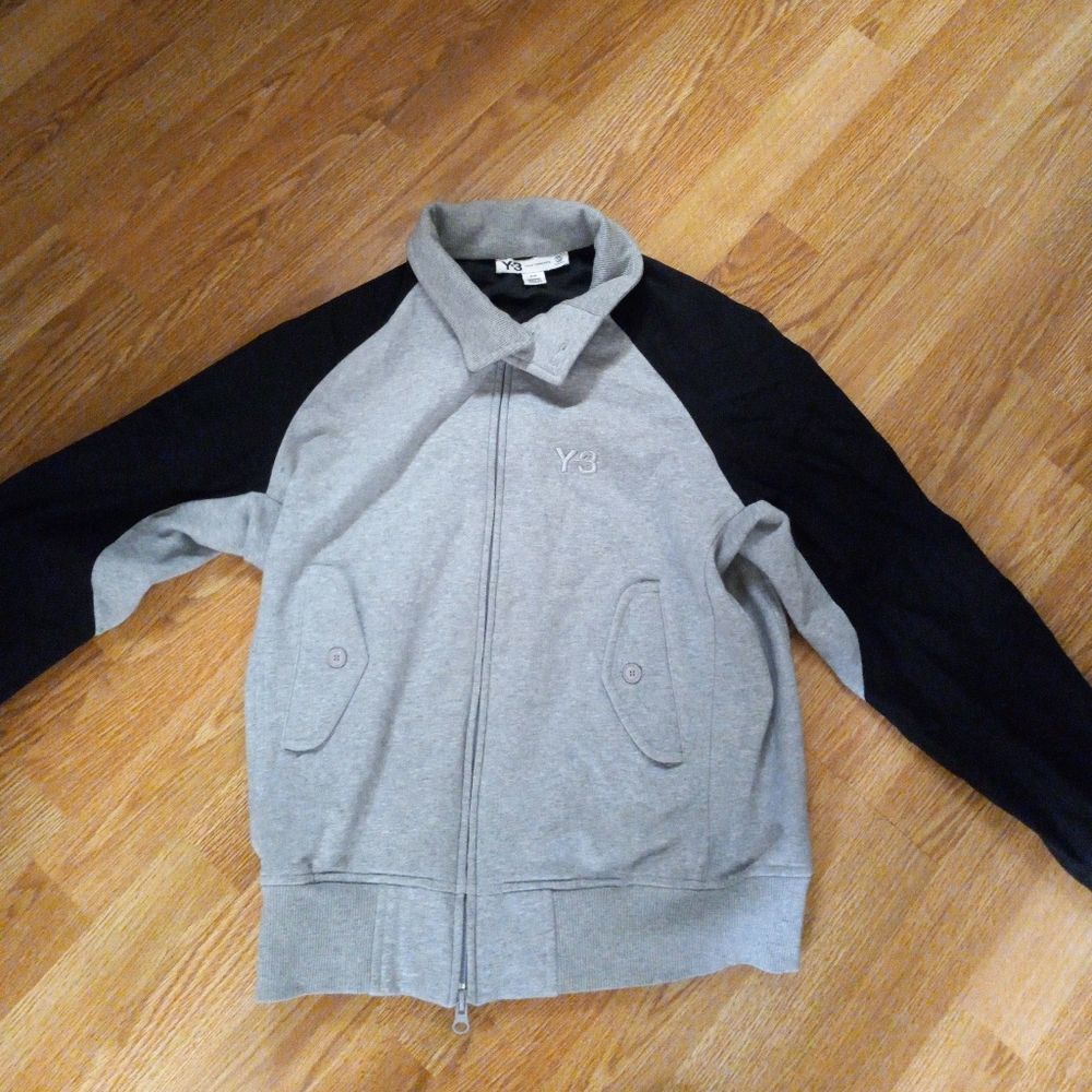 Y3 mens jacket, size small..good condition